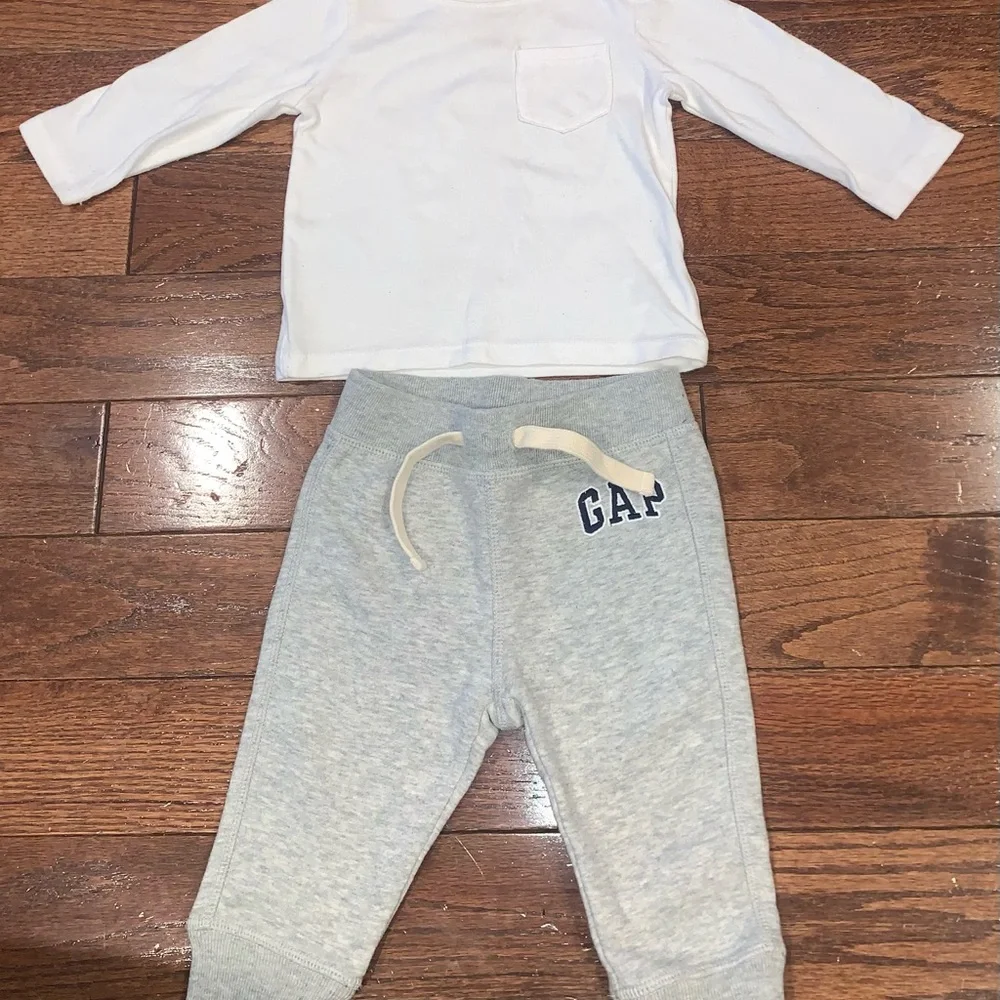 Baby Boy 6–12M Outfit GAP Joggers &‎ Garanimals Long Sleeve Shirt